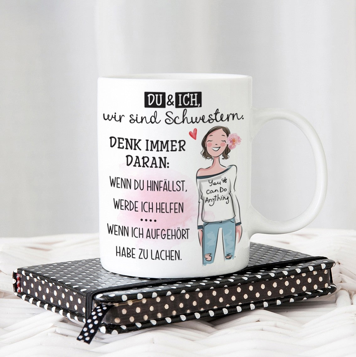 Tasse mit Motiv - Du & Ich wir sind Schwestern. Denk immer daran: Wenn du hinfällst, werde ich helfen