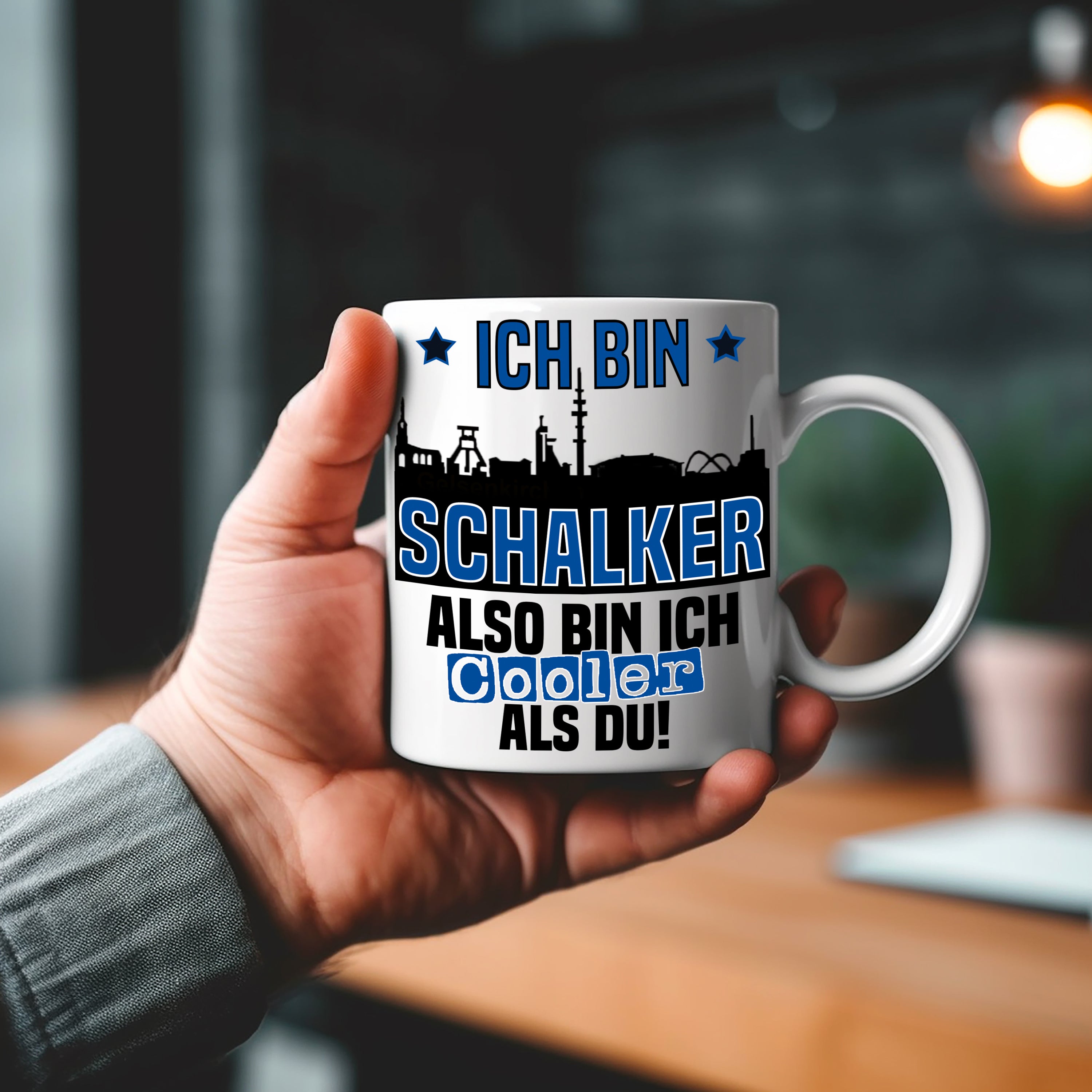 Tasse mit Motiv - Ich bin Schalker also bin ich cooler als du! | Fußball Keramiktasse für Schalke 04 Fan | Skyline deiner Stadt